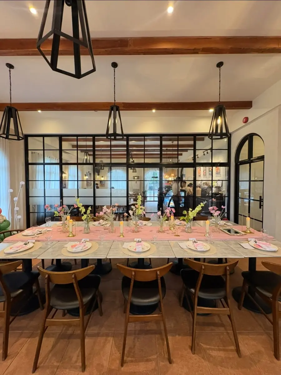 Isabelle's Cafe & Venue